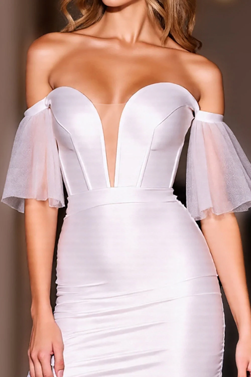 Biała sukienka Bodycon Bodycon Z Odkrytymi Ramionami - Image 3