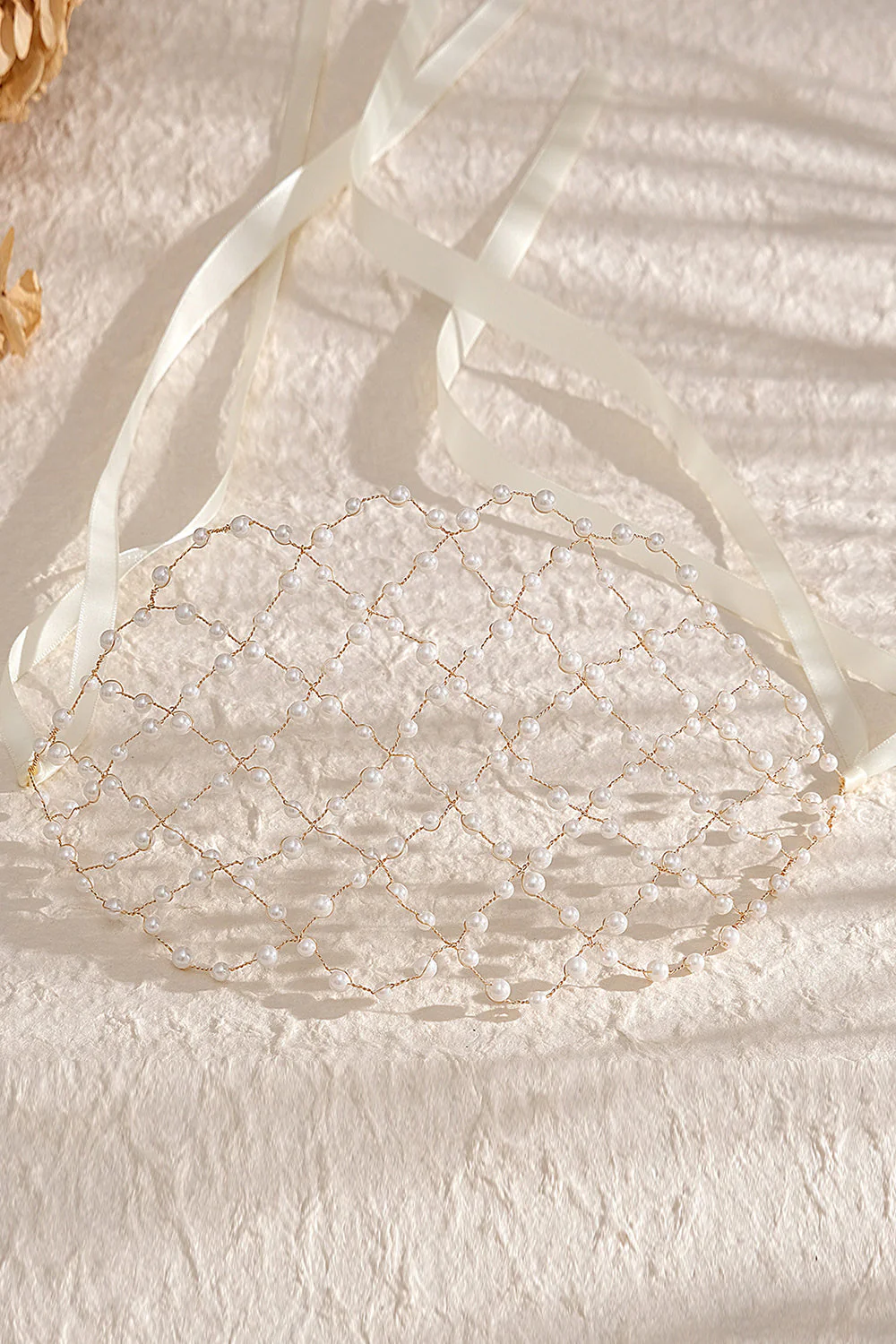 Białe perłowe opaski na głowę Bridal Headpieces - Image 3