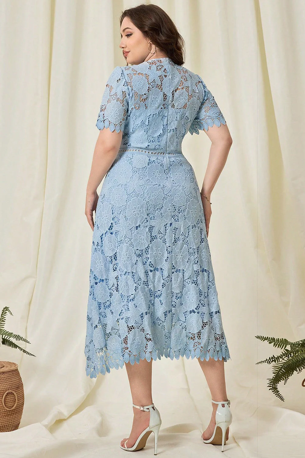 Błękitna Koronkowa Plus Size Długość Herbaty Sukienki Na Wesele z Krótkie Rękawy - Image 2
