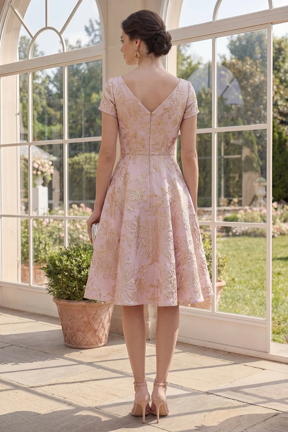 Blush A Line Kwiatowa sukienka Jacquard midi z dekoltem w serek i krótkimi rękawami - Image 2