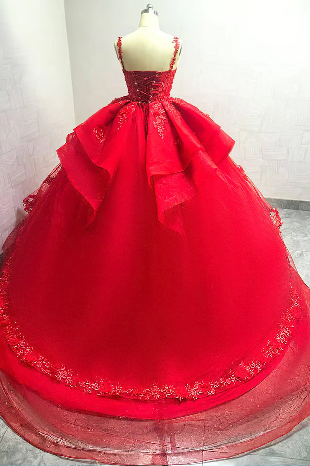 Błyszcząca czerwona suknia balowa na ramiączkach spaghetti z koralikami sukienka quinceanera z aplikacjami - Image 2