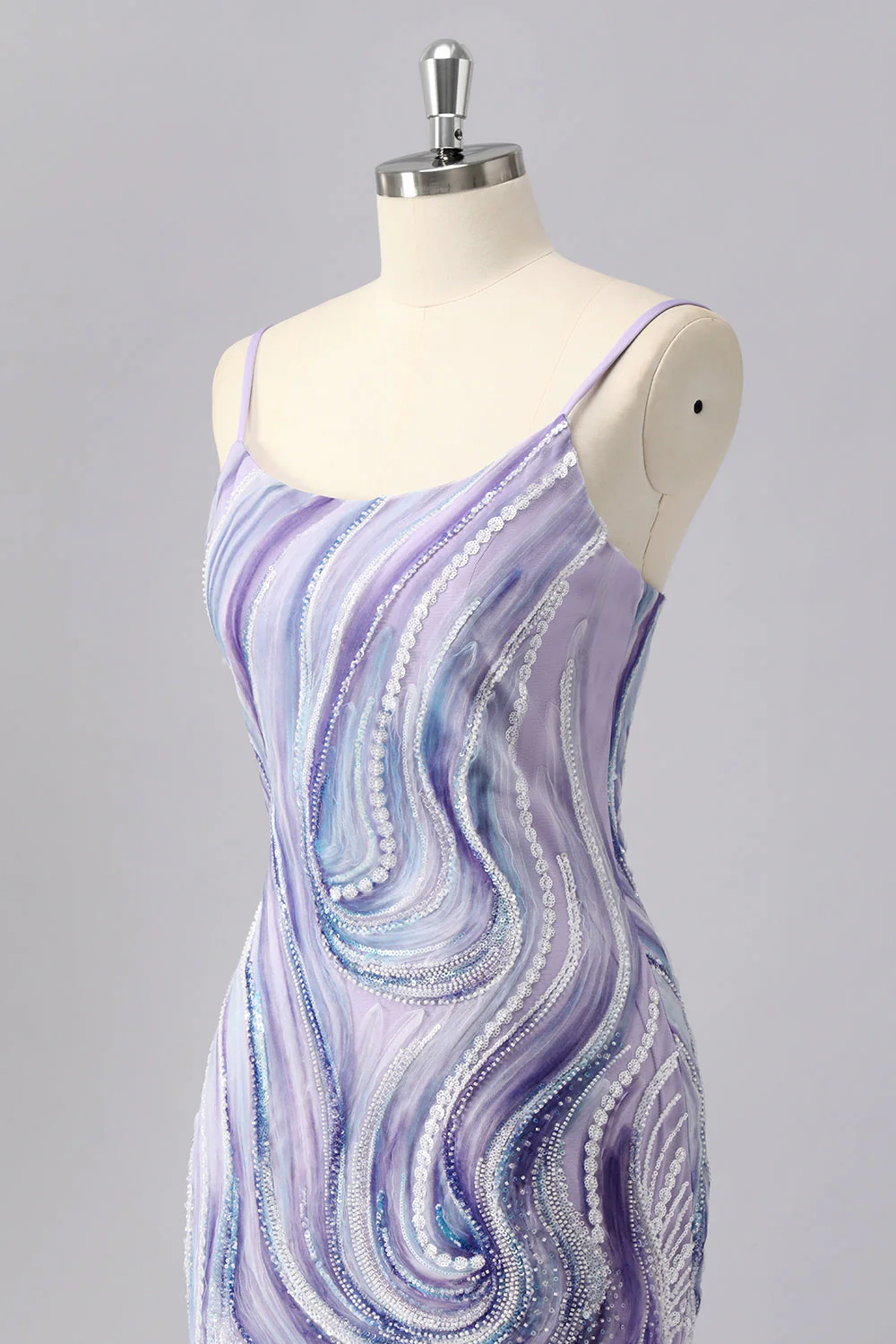 Błyszcząca liliowa sukienka bodycon z koralikami i cekinami - Image 6