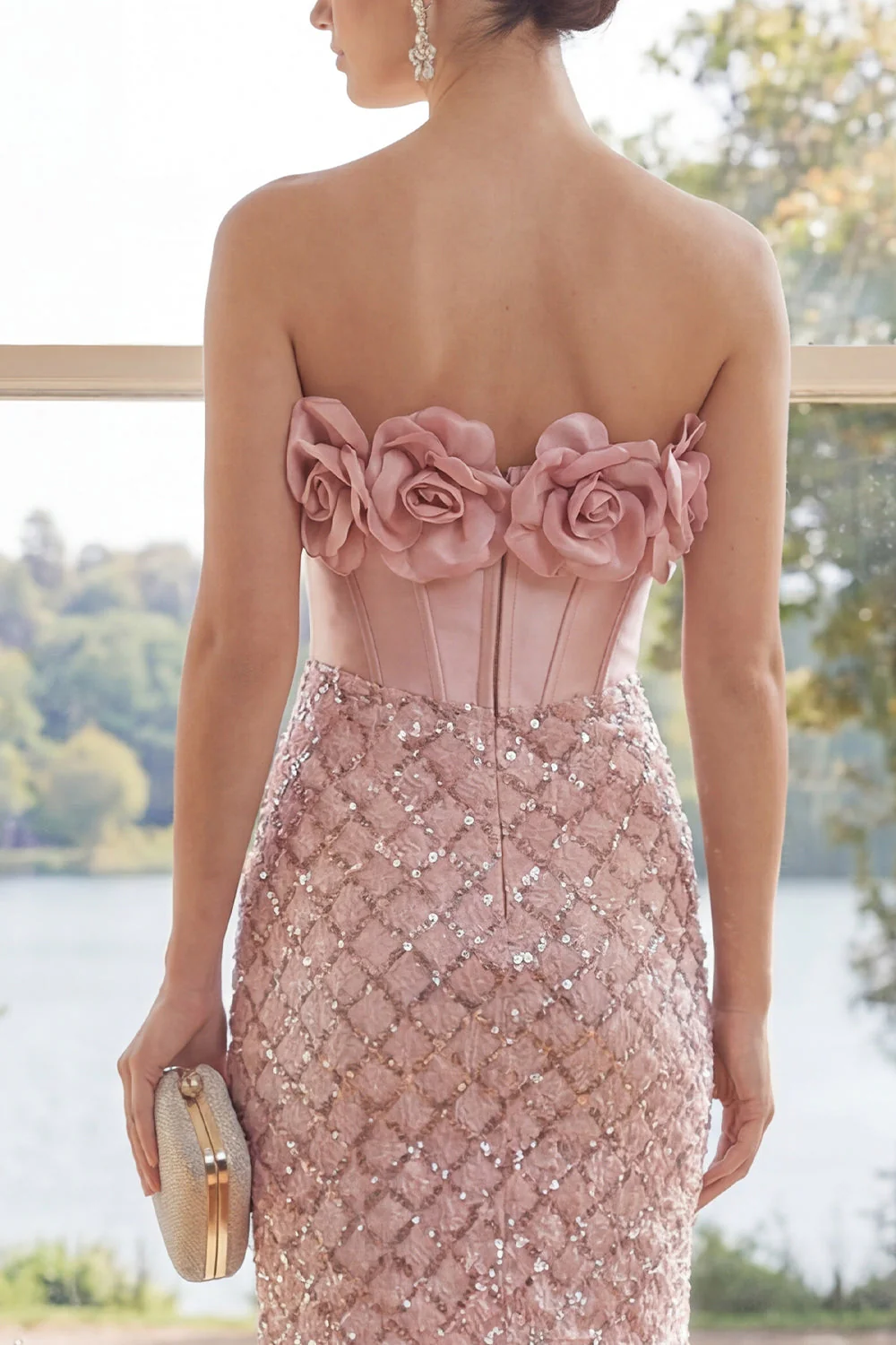 Błyszcząca mini sukienka bez ramiączek z różowym różem bodycon i kwiatami 3D - Image 4