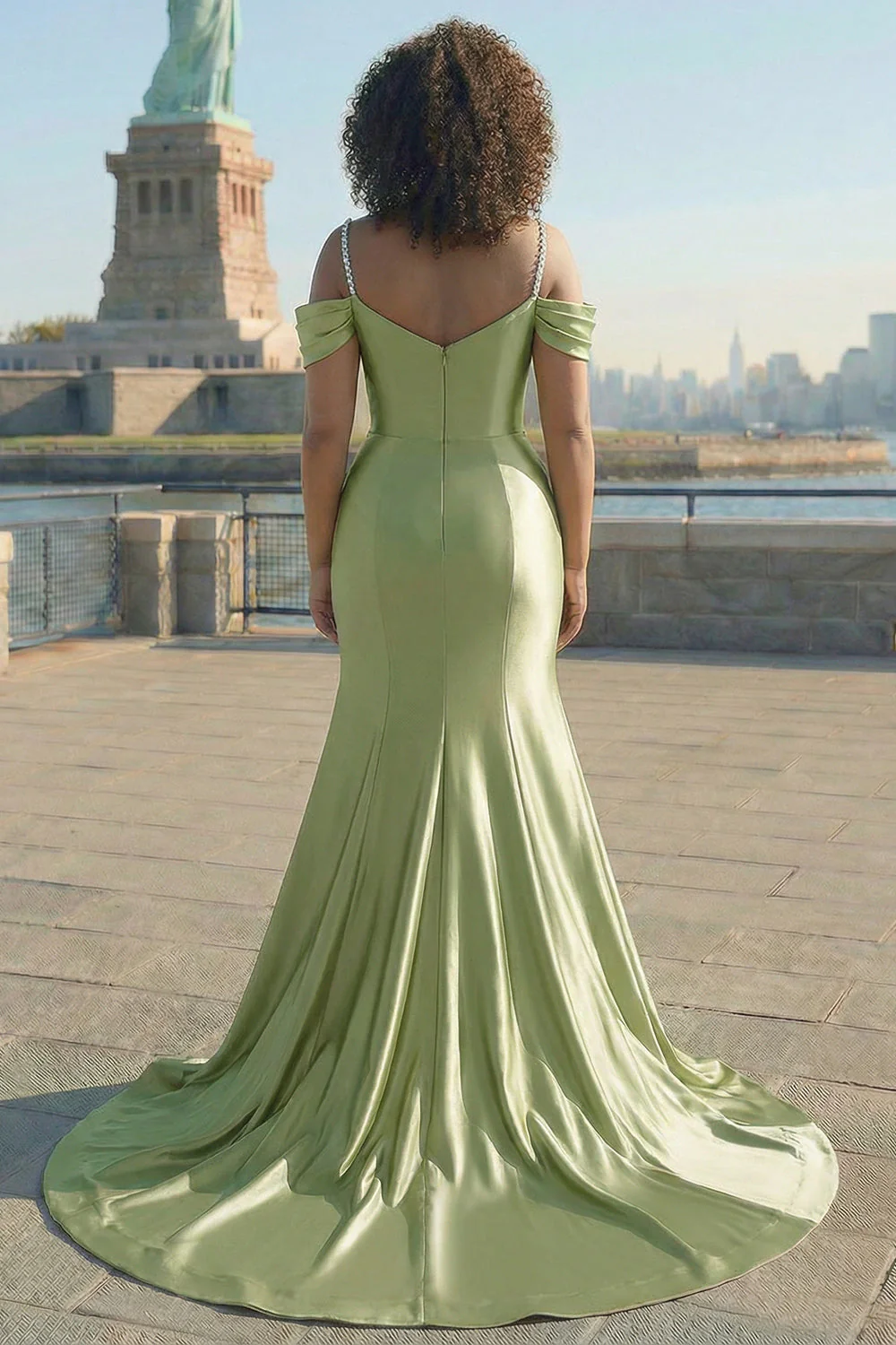 Błyszcząca, złota, zimna ramiona, cekinowa, satynowa sukienka na studniówkę plus size - Image 6