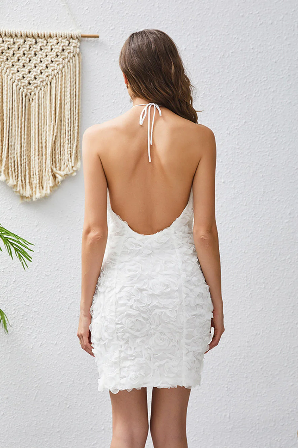 Bodycon Halter Neck Białe aplikacje Sukienka koktajlowa - Image 2