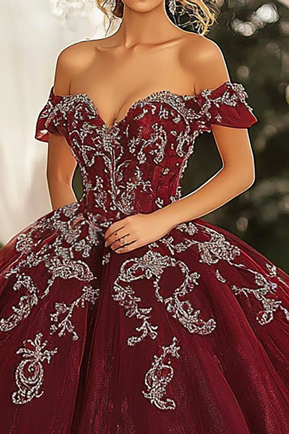 bordowa suknia balowa z aplikacją na ramiona sukienka quinceanera - Image 2