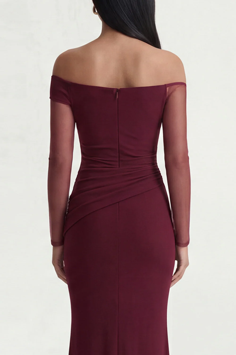 Bordowa syrena z odsłoniętymi ramionami – formalna sukienka - Image 4