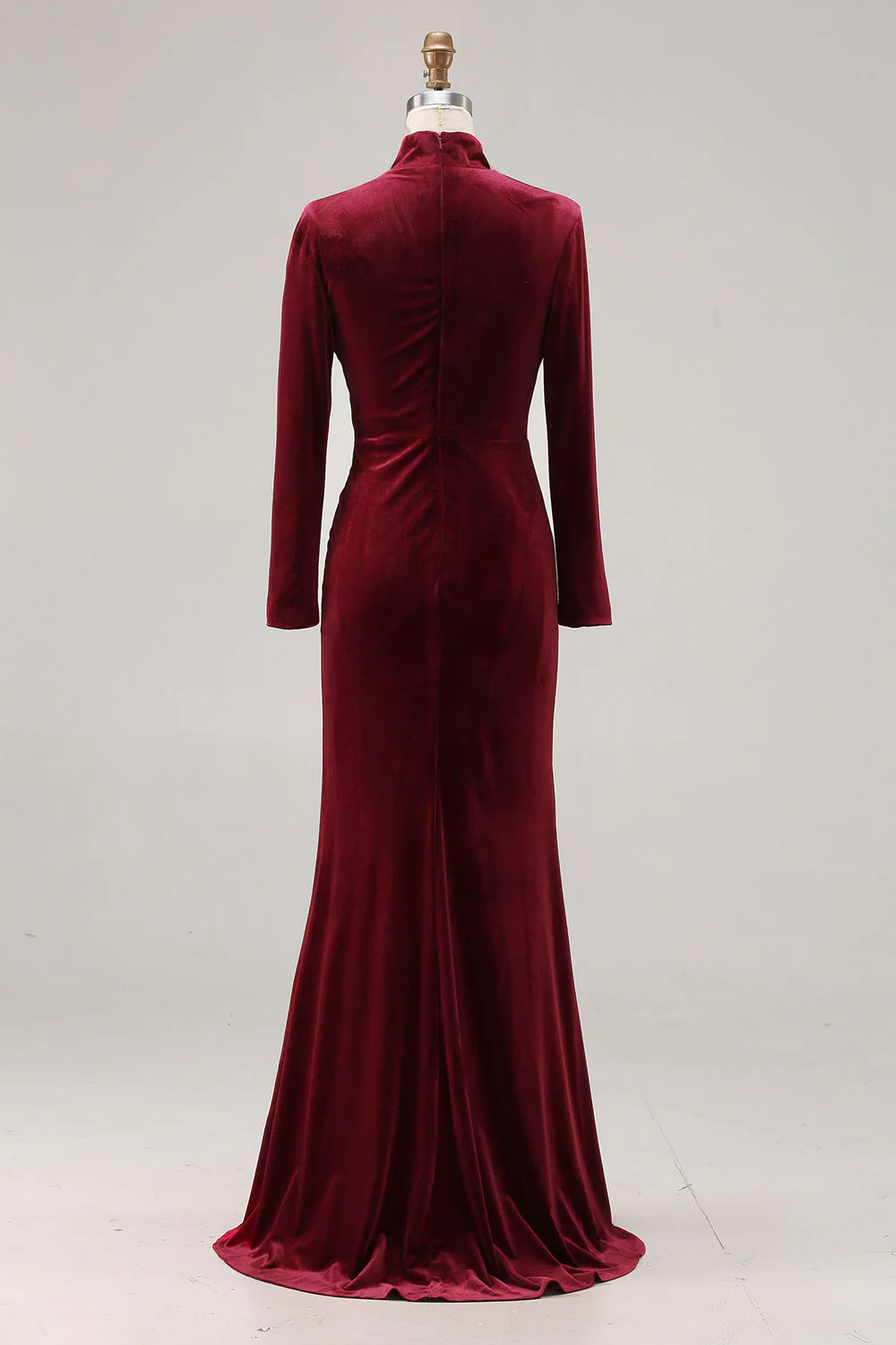 Cabernet Velvet z wysokim kołnierzem i pociągiem z rękawami - Image 5
