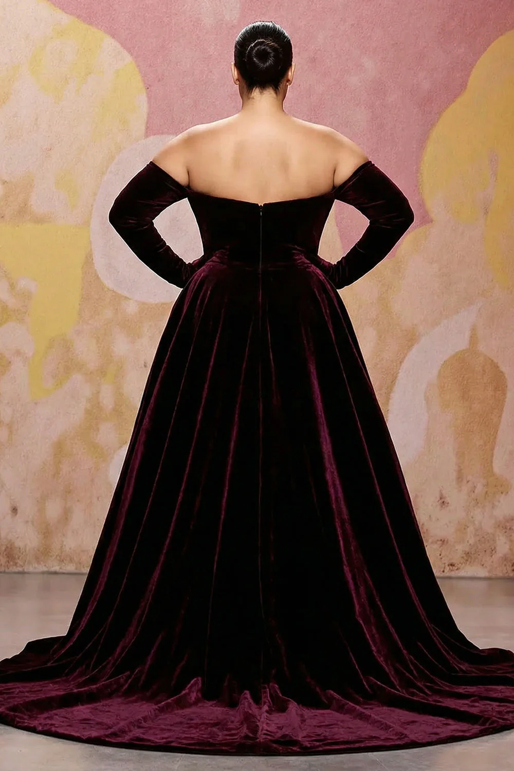 Ciemnoczerwona, aksamitna sukienka maxi w rozmiarze plus size z ciemnoczerwonym A-linią i szerokimi rękawami - Image 2