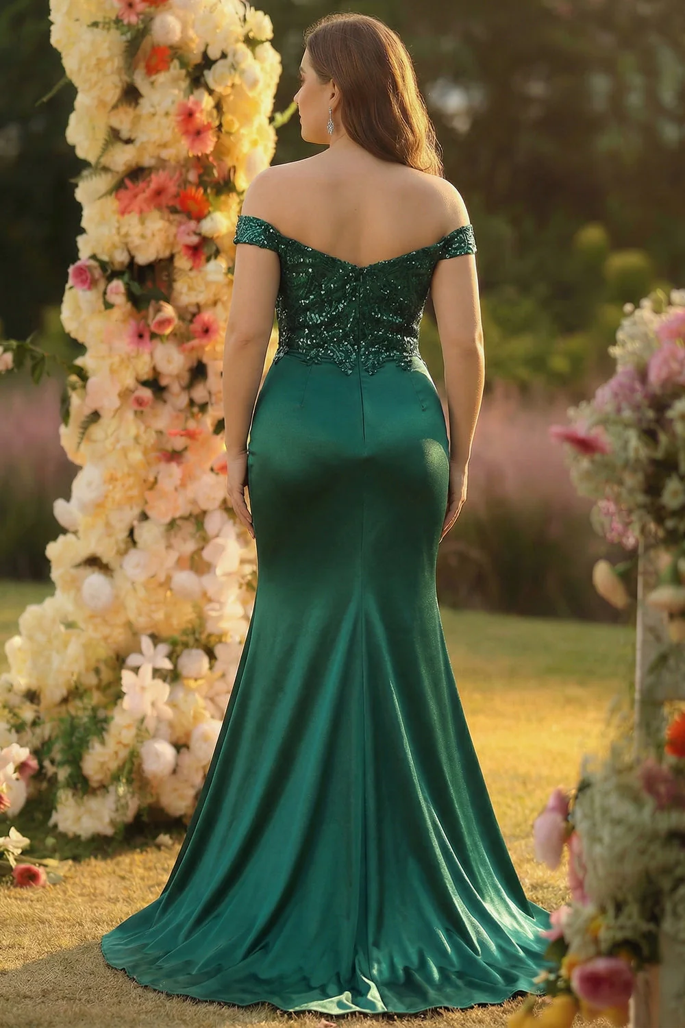 Ciemnozielona syrena z odkrytymi ramionami, długa satynowa sukienka na bal plus size z rozcięciem - Image 2