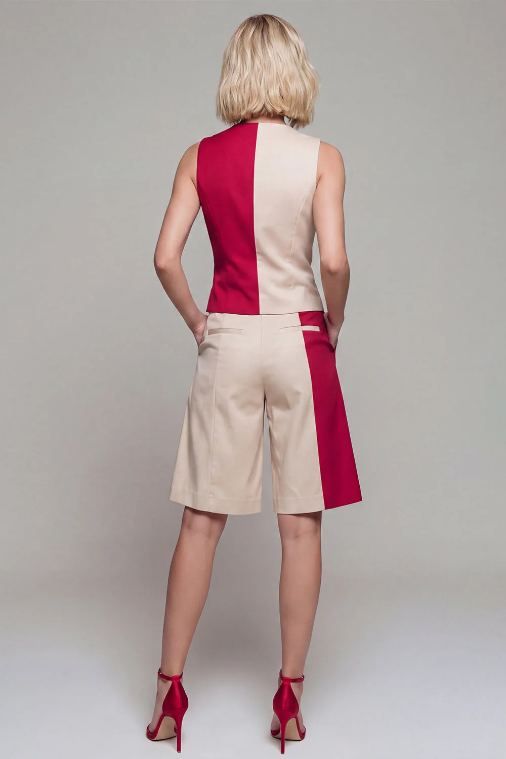ColorBlock Light Khaki – dwuczęściowe damskie garnitury z dekoltem w serek - Image 2