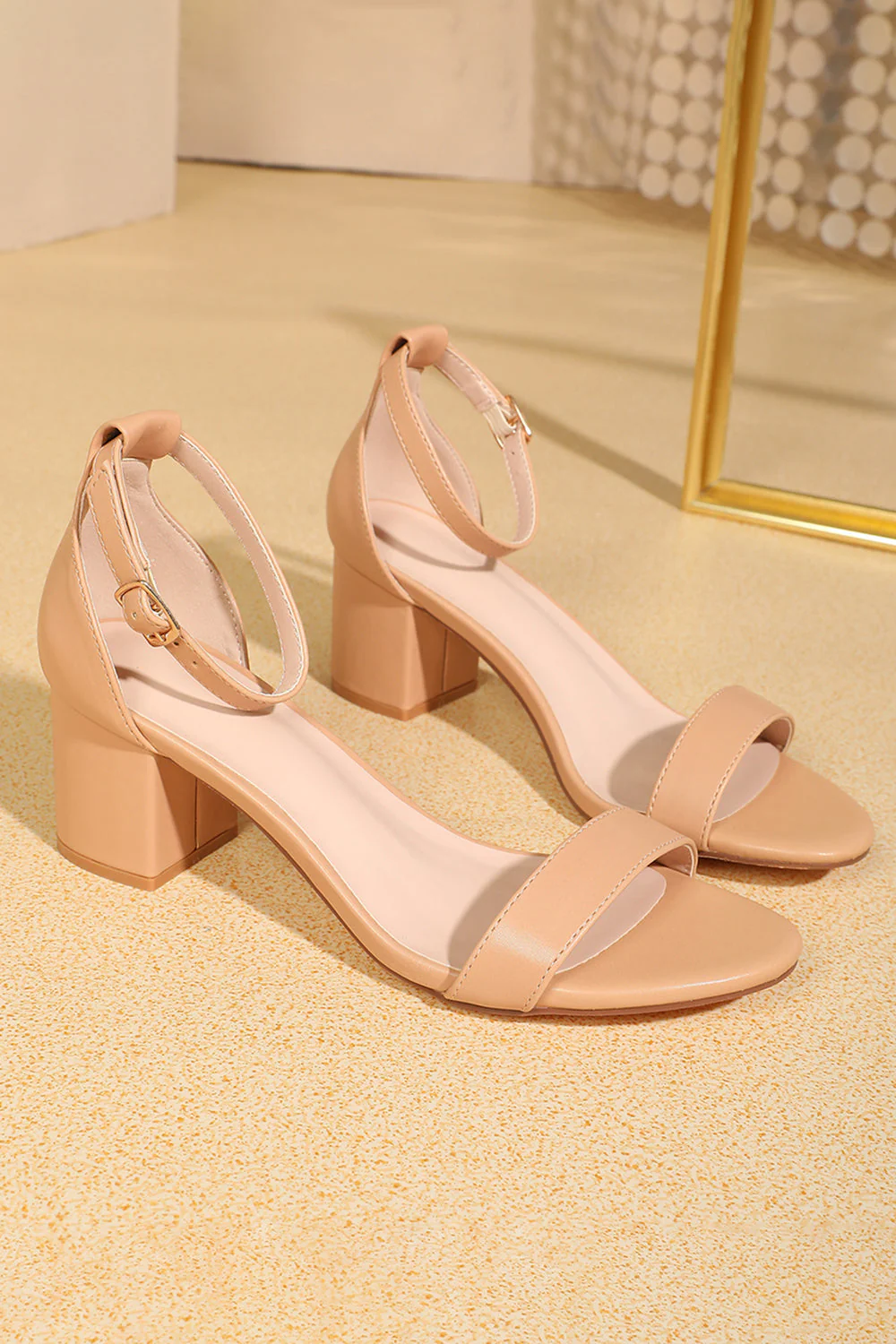 Czarne buty z regulowanym paskiem - Image 5