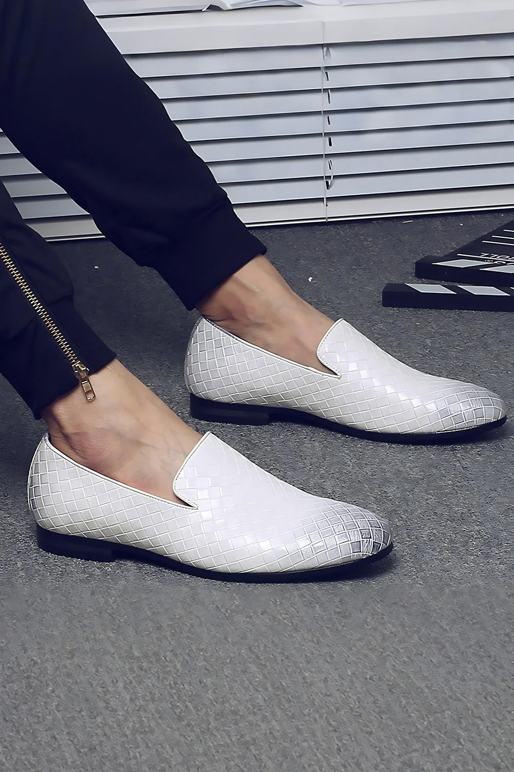Czarne, casualowe skórzane męskie buty typu slip-on - Image 2