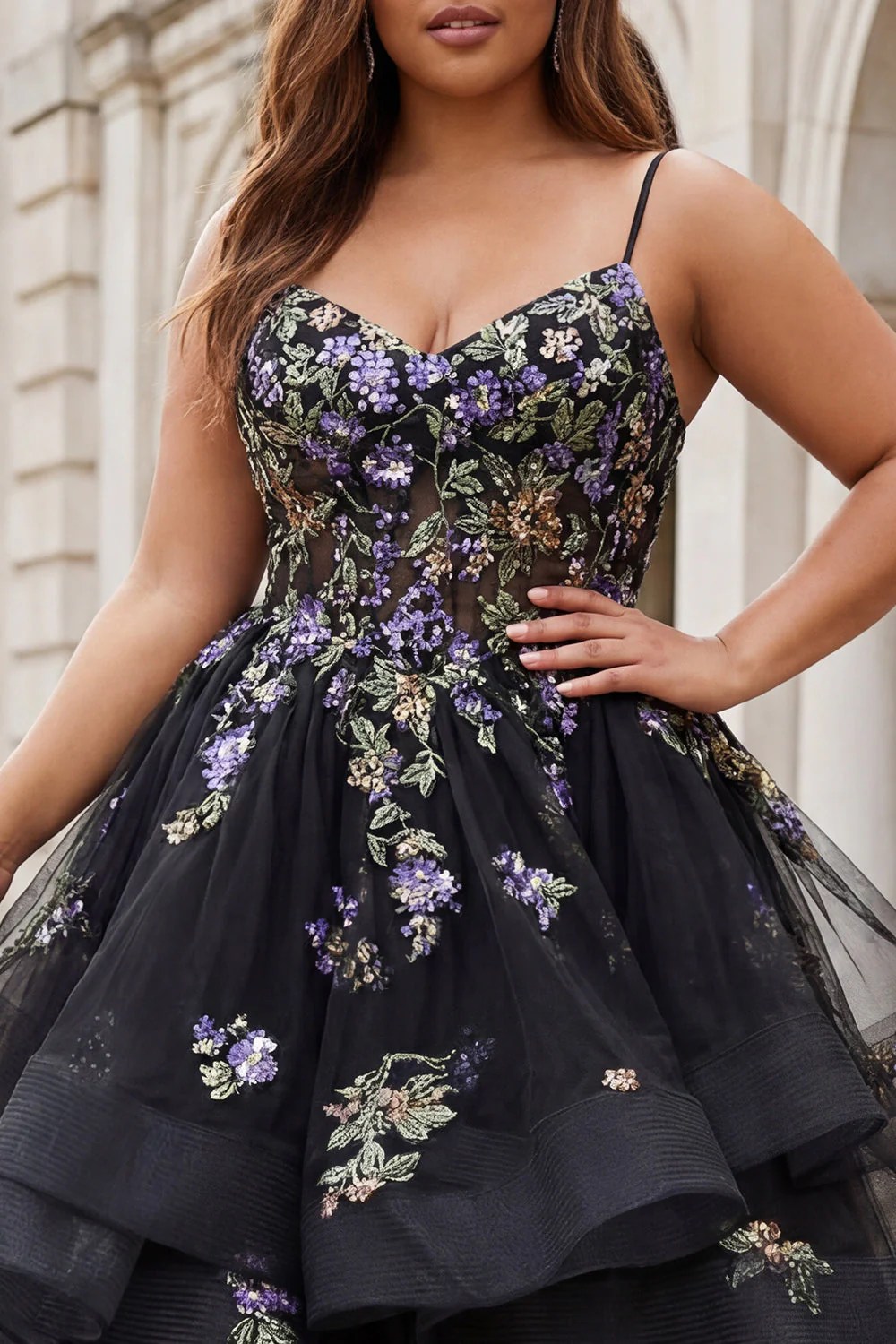 Czarne cekiny z cekinami w kolorze kwiatów, długa sukienka na bal plus size z falbanami - Image 3