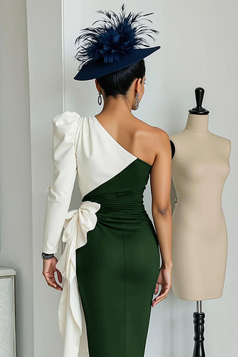 Czarno-biała sukienka bodycon midi na jedno ramię dla matki panny młodej z szarfą - Image 12