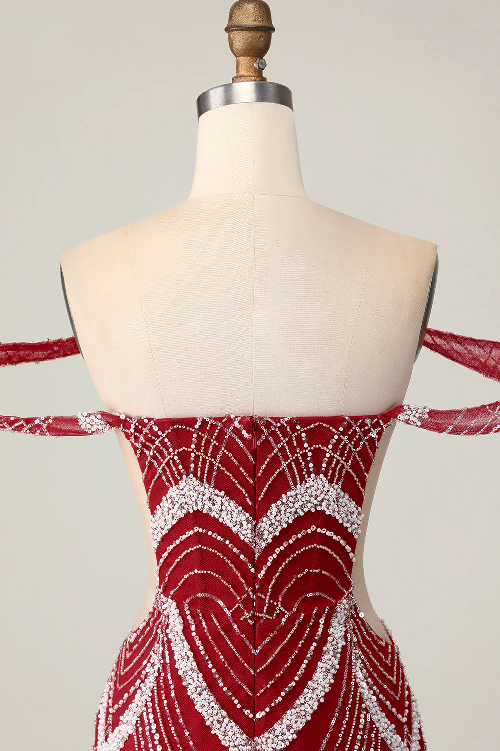 Czerwona sukienka z odkrytymi ramionami bodycon z cekinami - Image 5