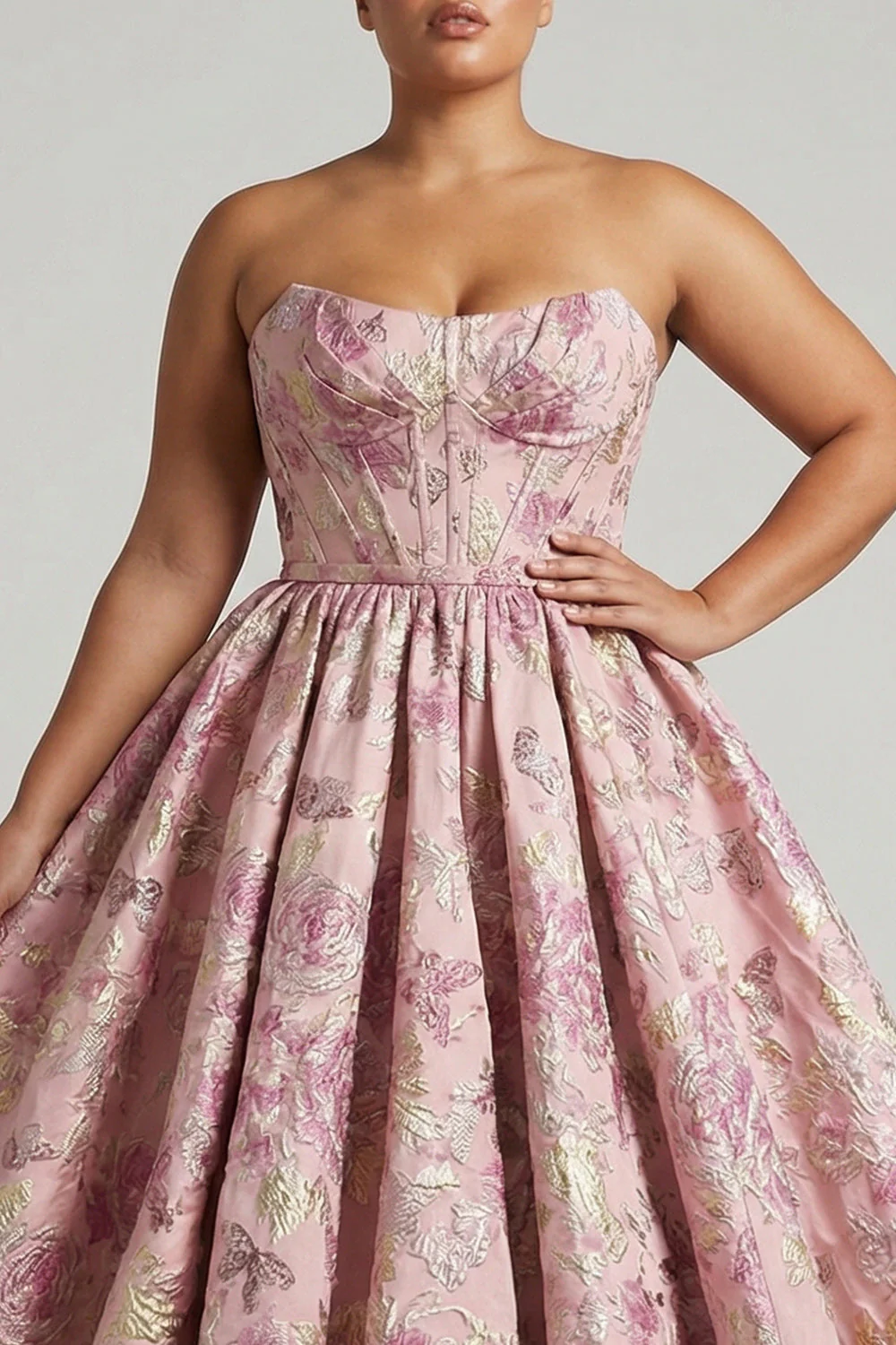Długa sukienka na bal balowy plus size w kwiatowym i kwiatowym gorsetie bez ramiączek z koronowanymi plecami - Image 4