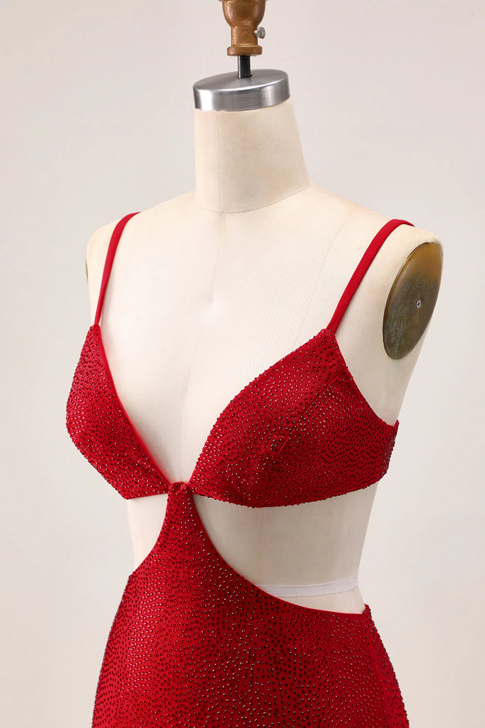 Elegancka czerwona sukienka bodycon z koralikami z wycięciem na powrót do domu - Image 7