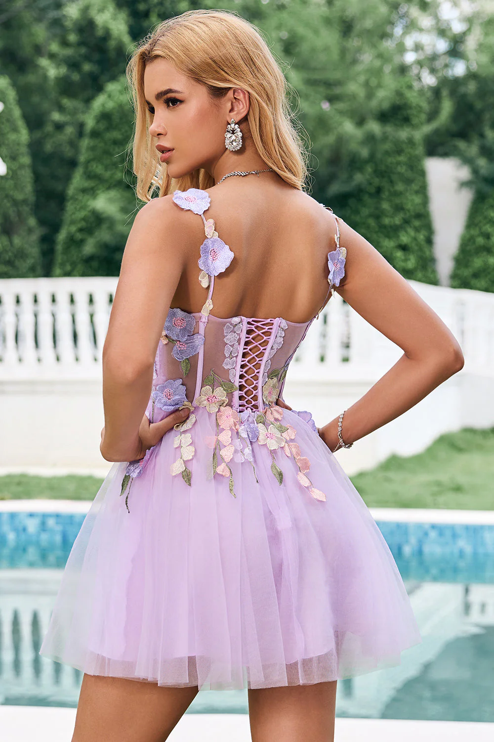 Elegancka fioletowa linia A Halter Kwiaty Tiulowa krótka sukienka na powrót do domu z koronką na plecach - Image 2