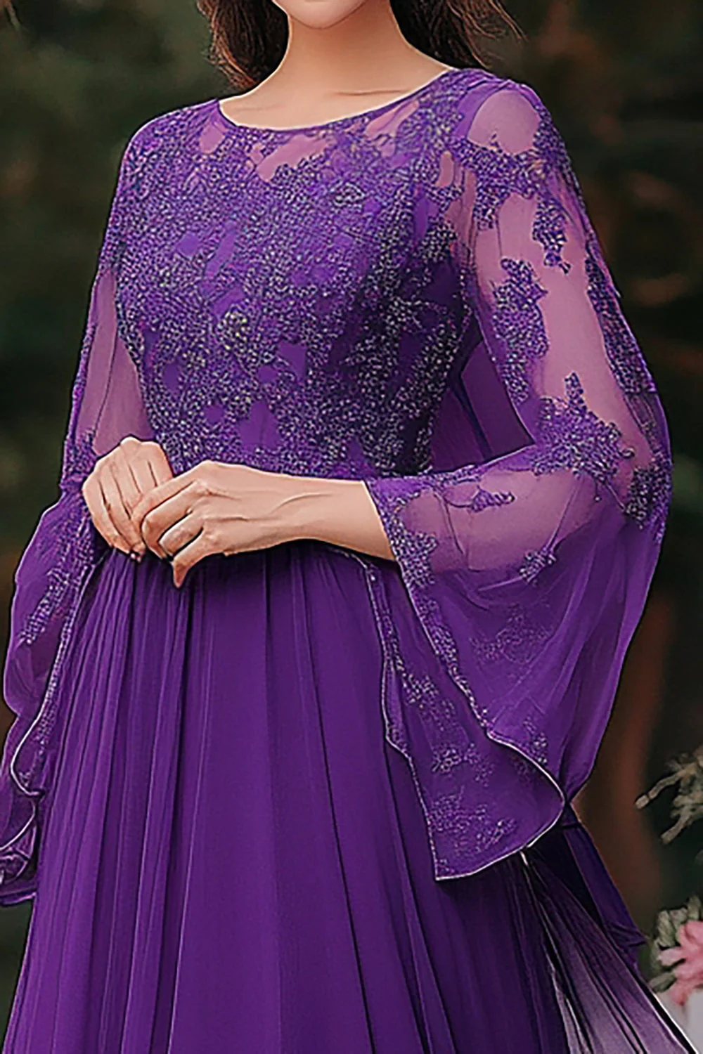 Elegancka fioletowa szalowa sukienka z rękawami z aplikacjami - Image 3