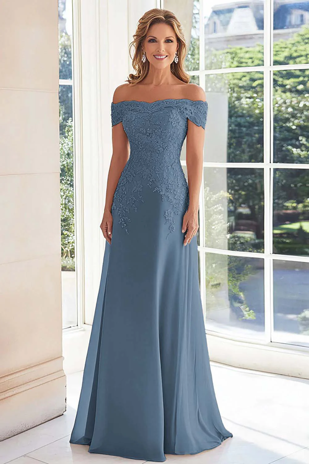Elegancka Taupe Off Off Shoulder Szyfonowa Pochwa Długa Matka Panny Młodej z Koronkowymi Aplikacjami - Image 5