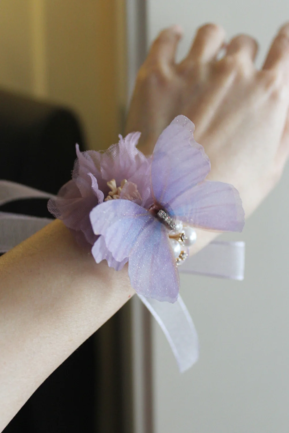 Elegancki fioletowy motyl na studniówkę na nadgarstek na wesele - Image 2