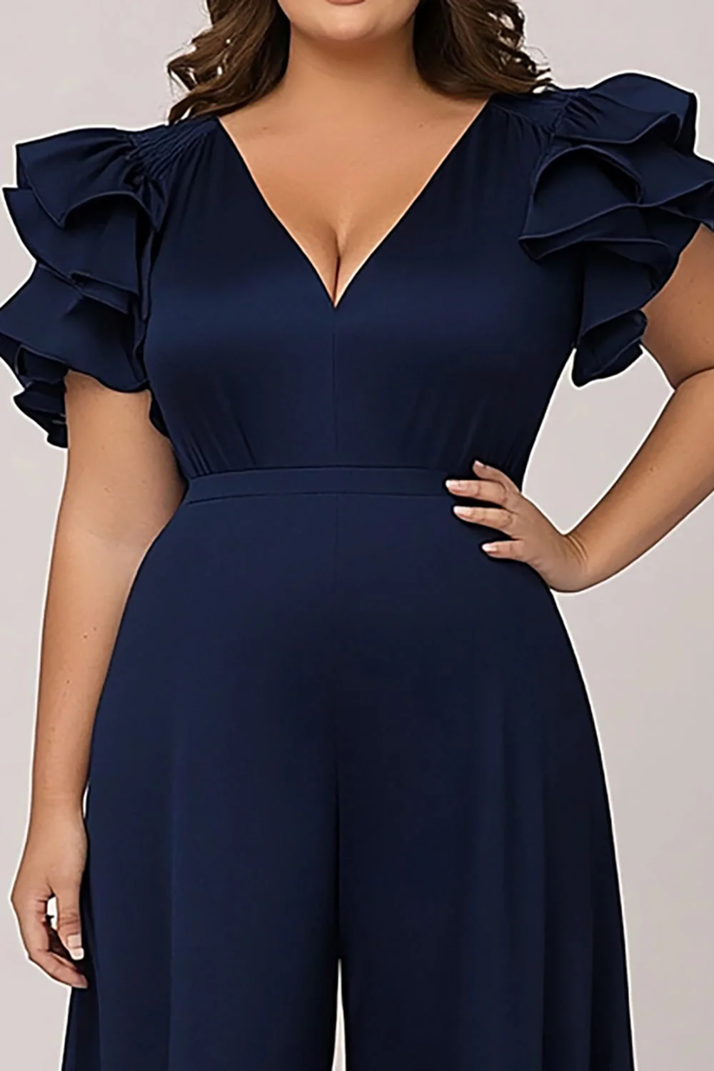 Falbaniasty dekolt w serek granatowy plus size strój matki panny młodej - Image 2