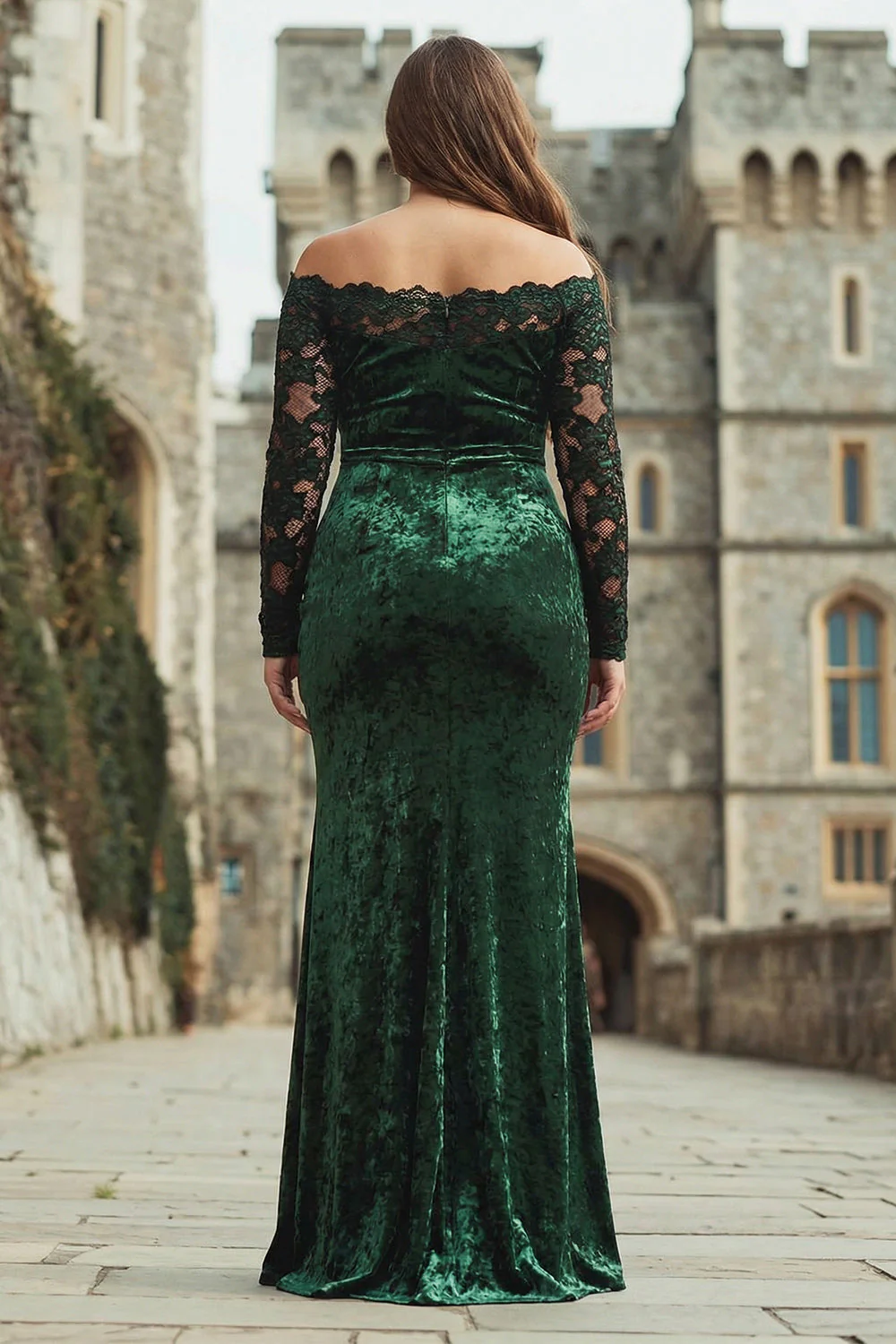 Formalna sukienka w rozmiarze plus size z aksamitną koronką z odsłoniętymi ramionami i długimi rękawami - Image 2