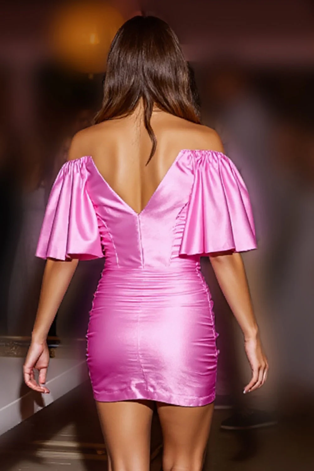 Fuksja Satynowa Z Odkrytymi Ramionami Bodycon Krótka Sukienka Na Powrót Do Domu - Image 2