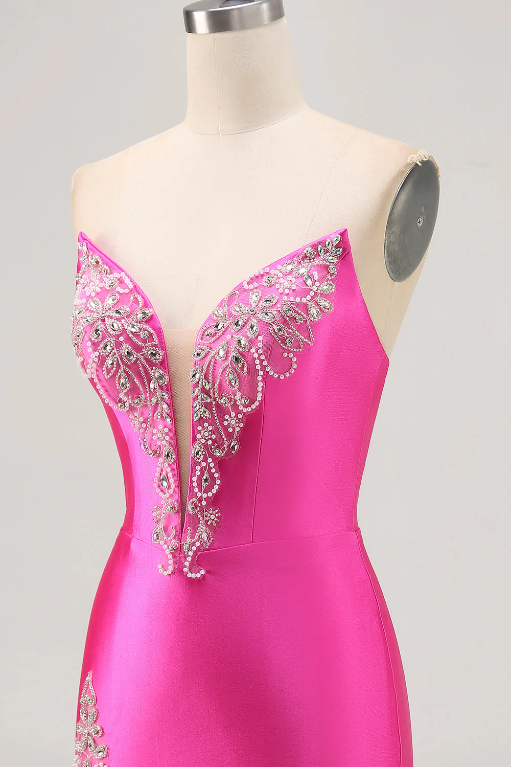 Fuksjowa sukienka bodycon z koralikami i rozcięciem - Image 6