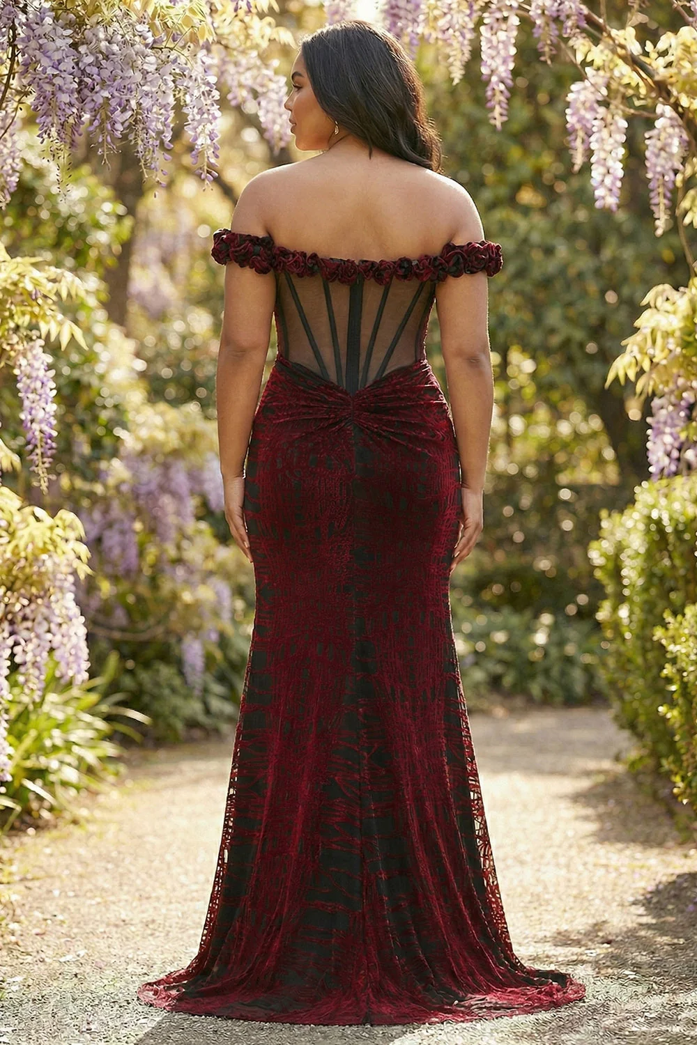 Gorset na bal z odkrytymi ramionami – czarnoczerwony gorset syreny plus size z rozcięciem - Image 2