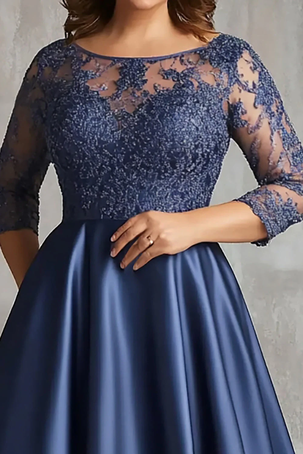 Granatowa Satynowa Plus Size Długa Sukienki Na Wesele Z Koronki - Image 2