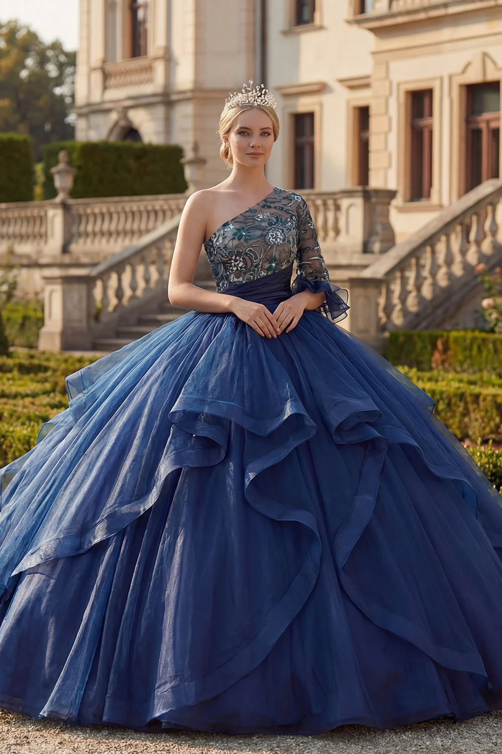 Granatowa suknia balowa na jedno ramię, kwiatowa sukienka Quinceanera z falbanami