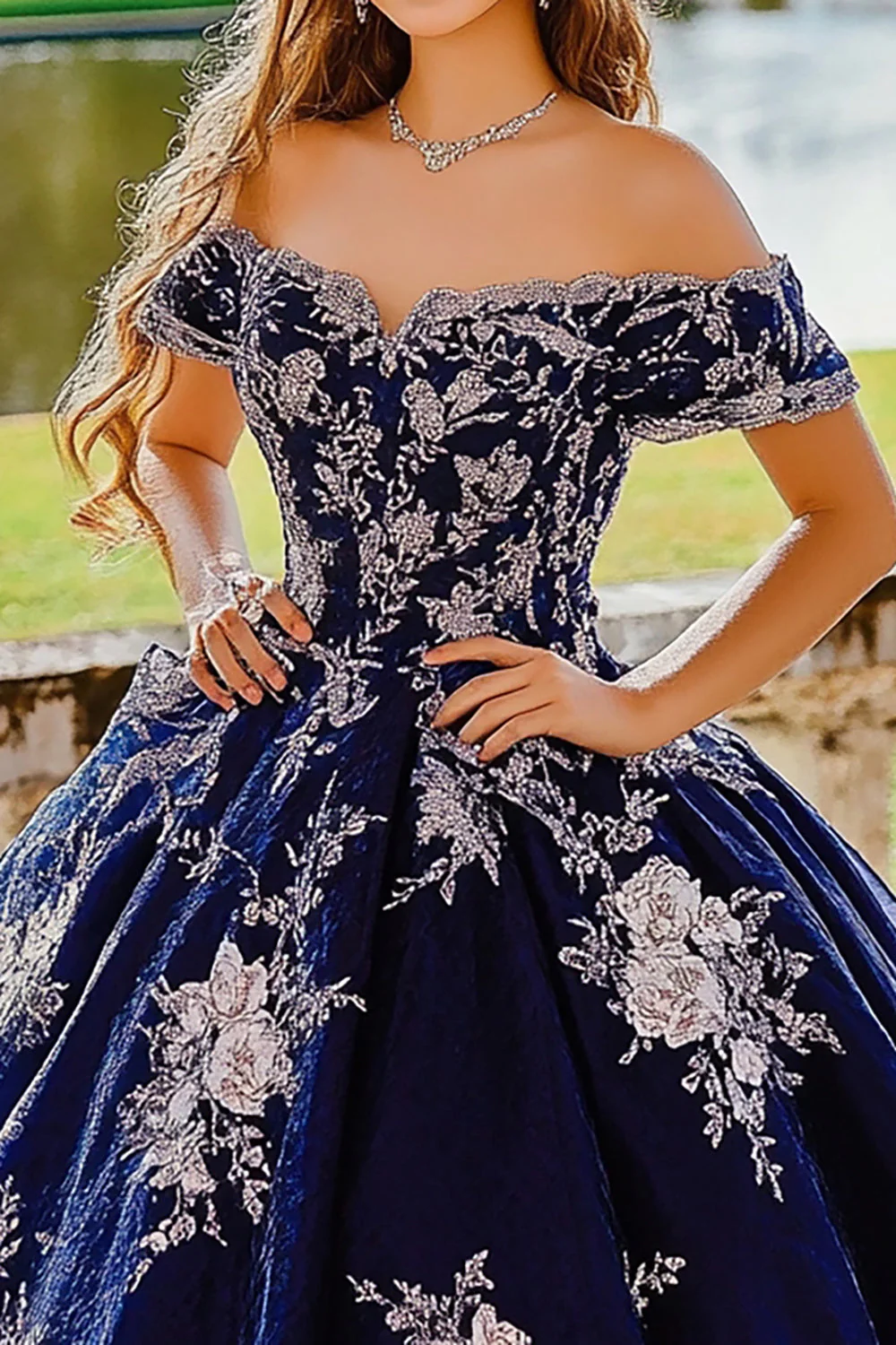 Granatowa suknia balowa z odkrytymi ramionami Tiulowa sukienka Quinceanera z kwiatowymi aplikacjami - Image 3