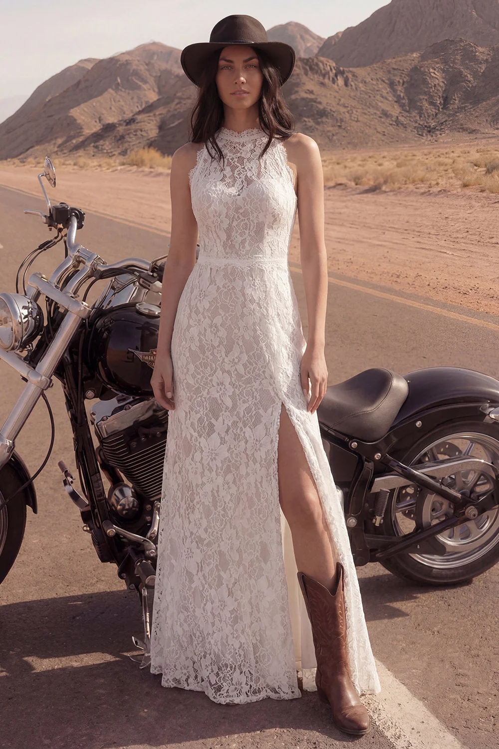 Ivory A Line Lace z wysokim kołnierzem, długą suknią ślubną Boho z rozcięciem