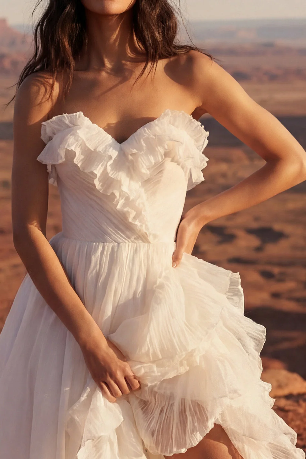 Ivory bez ramiączek A Line Maxi Beach Wedding Dress z falbanami - Image 3