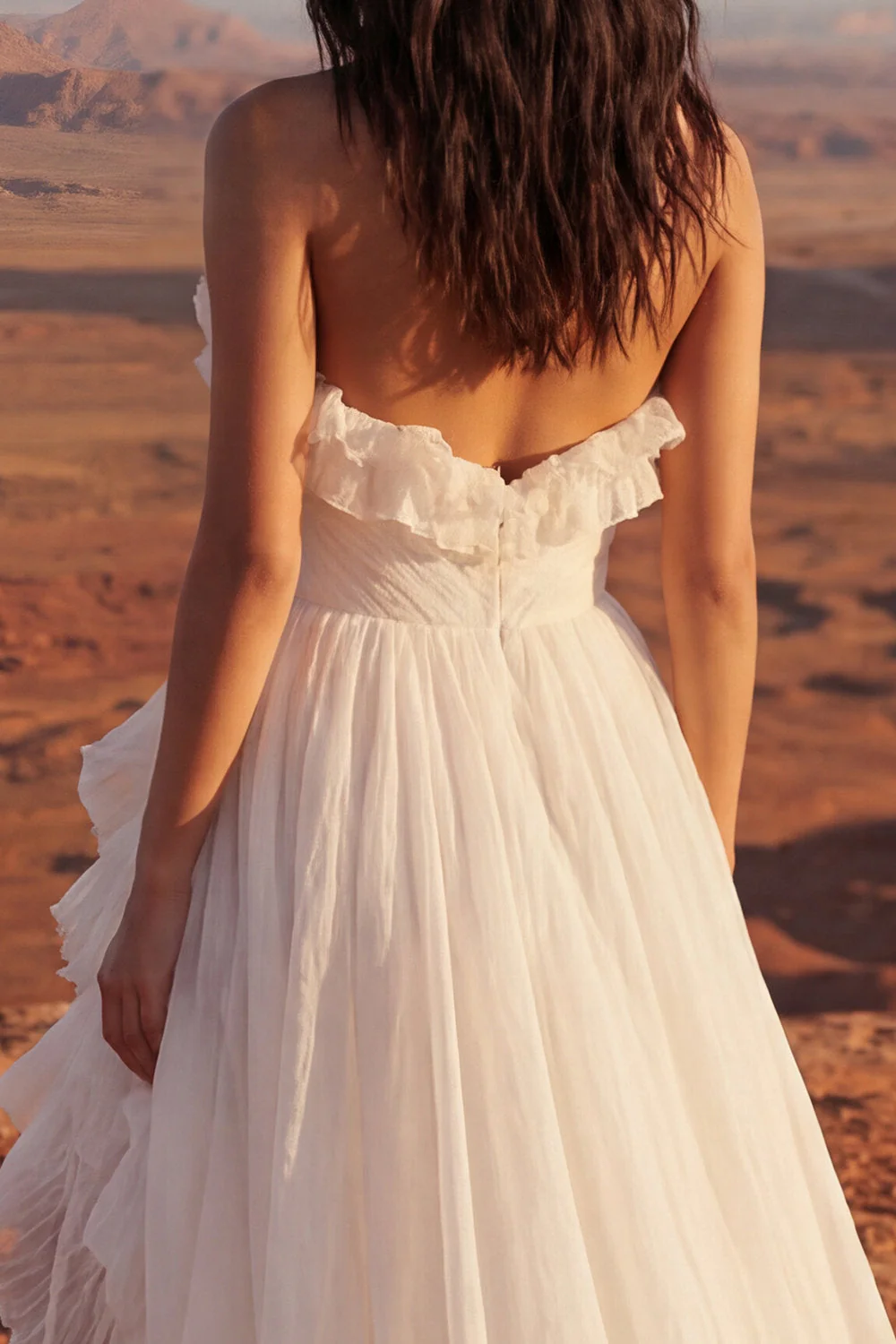 Ivory bez ramiączek A Line Maxi Beach Wedding Dress z falbanami - Image 4