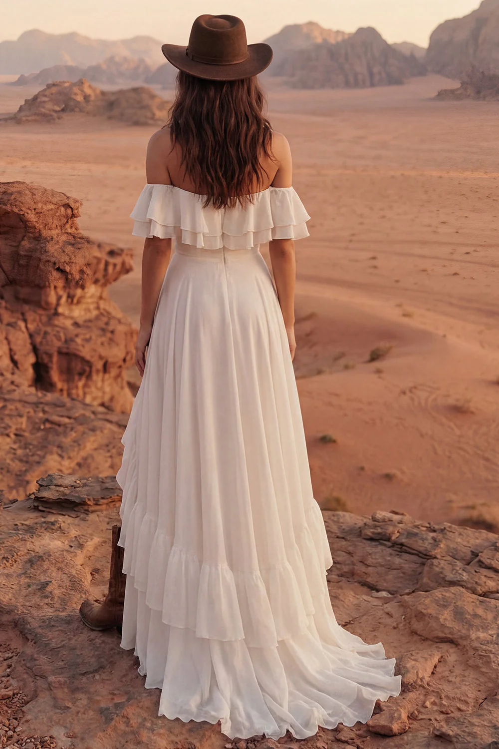 Ivory Off the Shoulder A Line Maxi Beach Wedding Dress z falbanami - Image 2