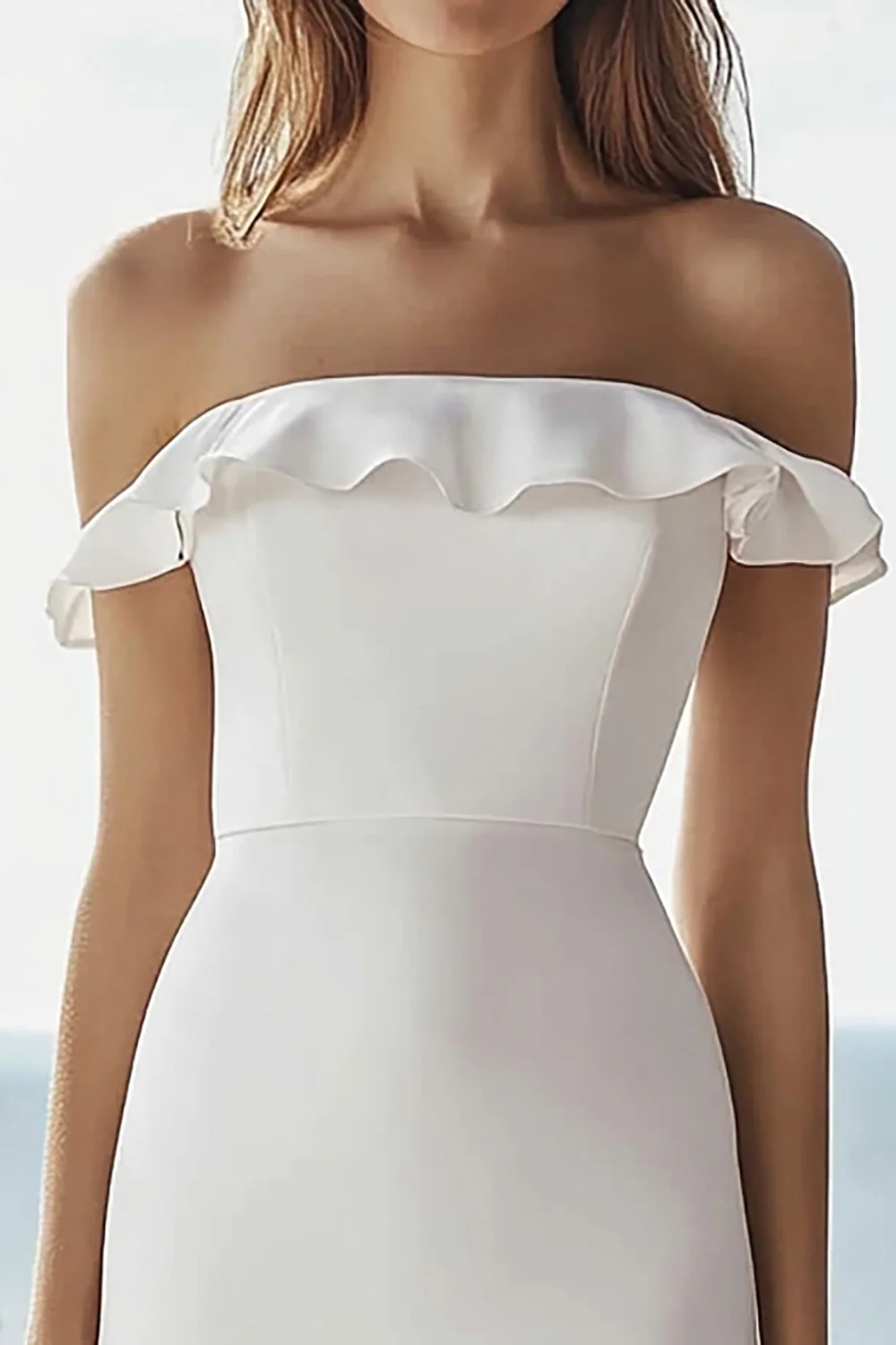 Ivory Off the Shoulder Prosta sukienka zaręczynowa midi z falbankami - Image 2