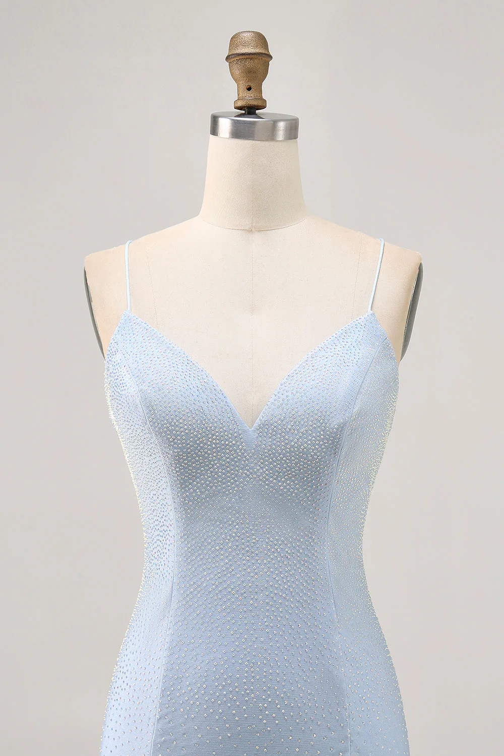 Jasnoniebieska sukienka na ramiączka spaghetti bodycon z koralikami do domu - Image 4