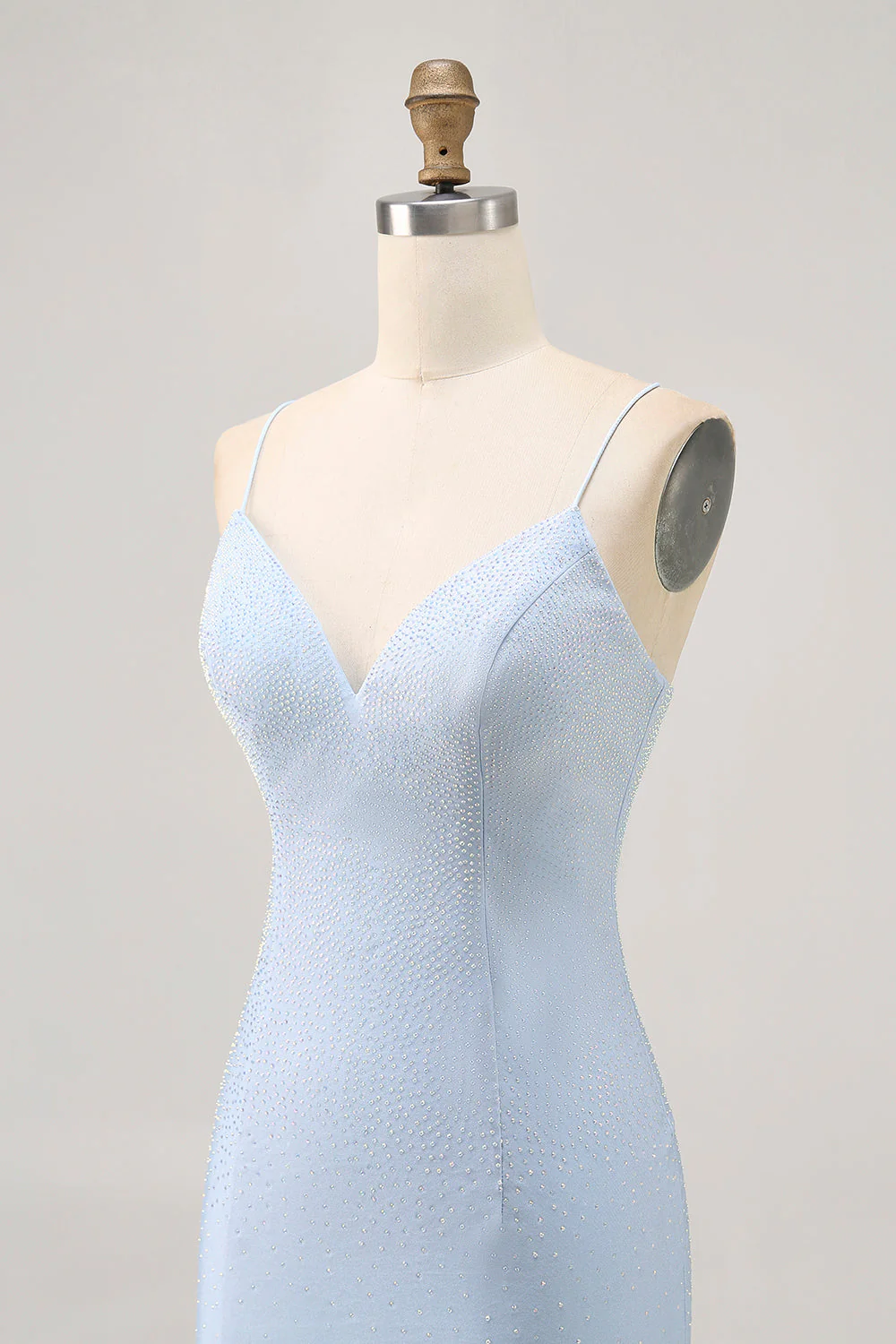 Jasnoniebieska sukienka na ramiączka spaghetti bodycon z koralikami do domu - Image 6