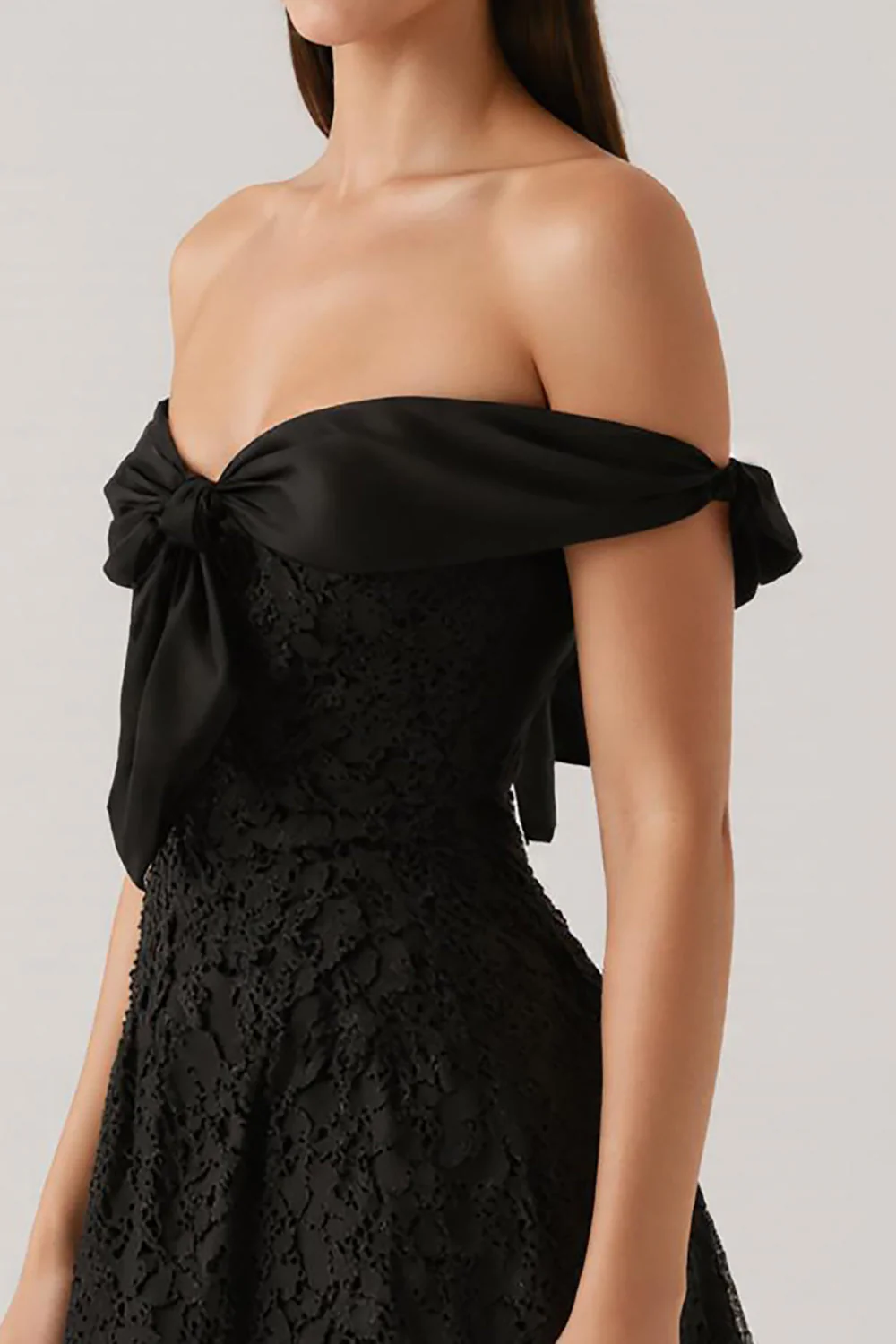 koronkowa krótka sukienka koktajlowa z linią A Off The Shoulder z kokardą - Image 4