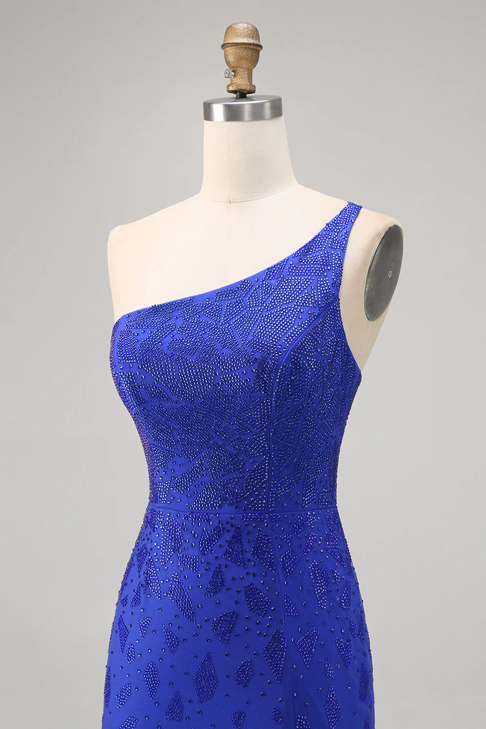 Królewska niebieska sukienka bodycon z koralikami na jedno ramię - Image 6