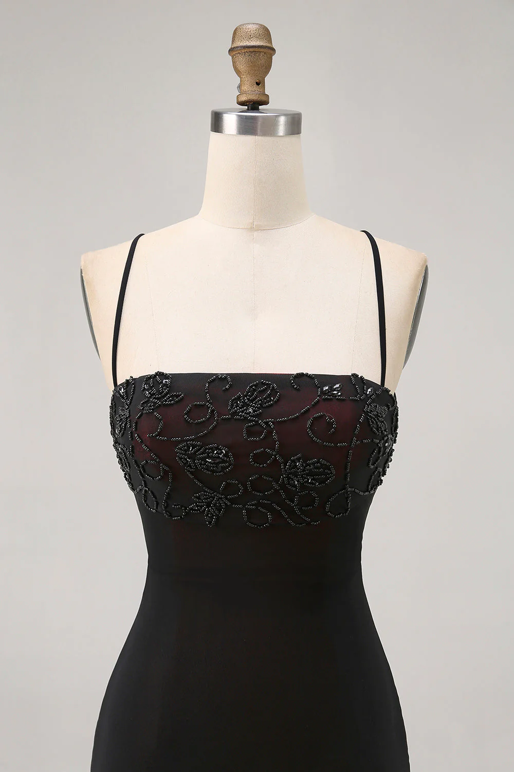 krótka sukienka na ramiączka spaghetti bodycon z koralikami - Image 4