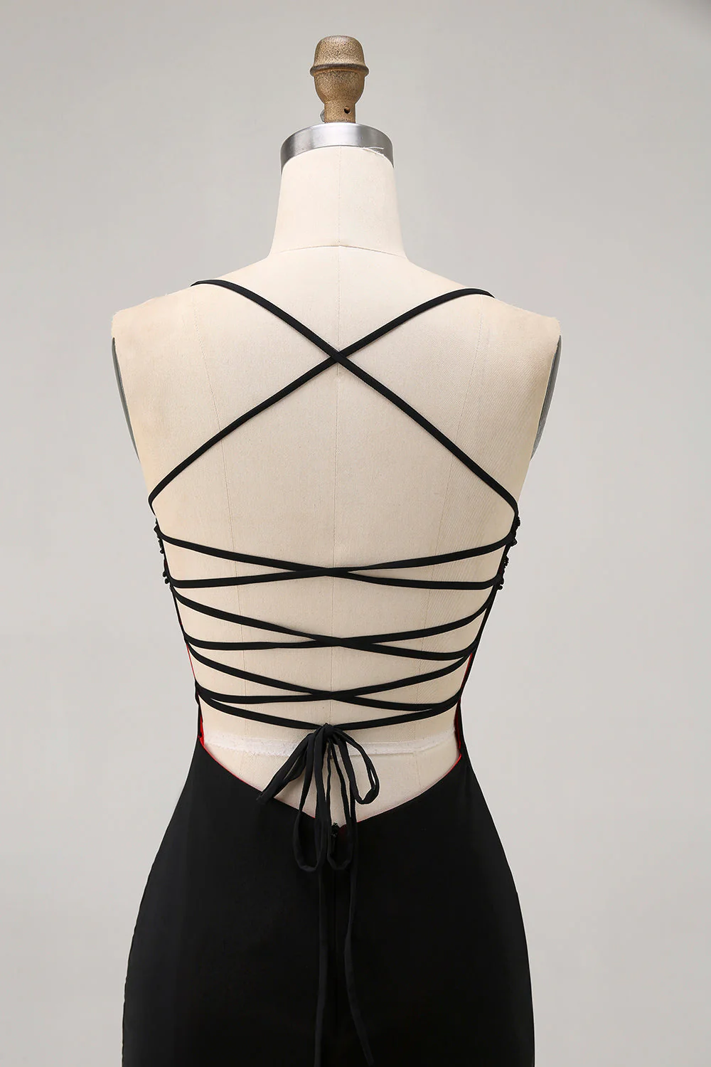 krótka sukienka na ramiączka spaghetti bodycon z koralikami - Image 5