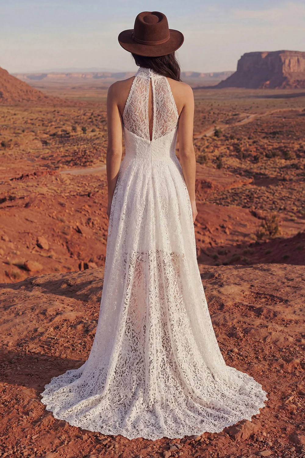 Kwiatowa suknia ślubna Boho w kolorze kości słoniowej: A Line High Low Lace - Image 2