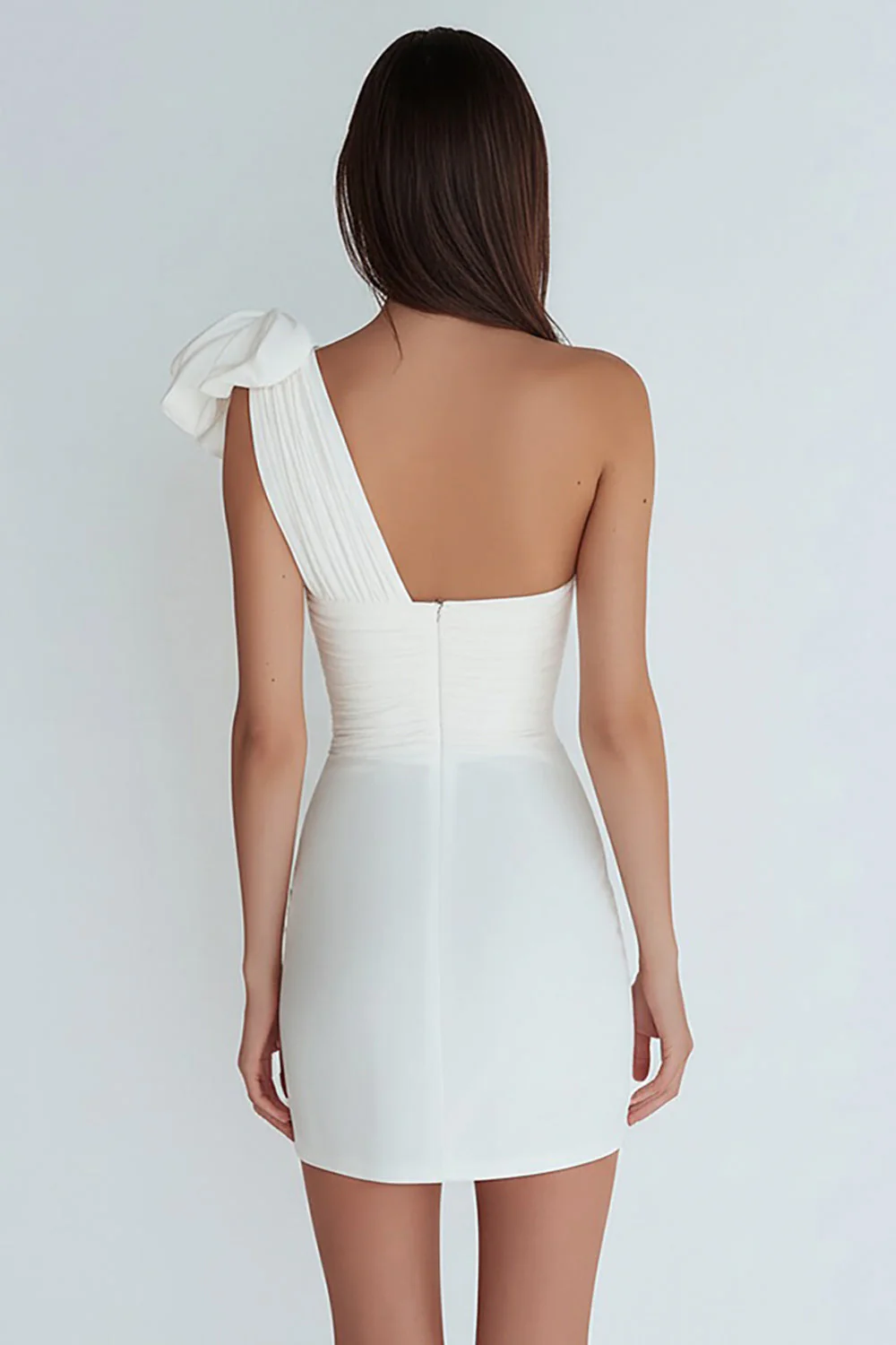 Mała biała sukienka na jedno ramię bodycon z marszczeniami - Image 2