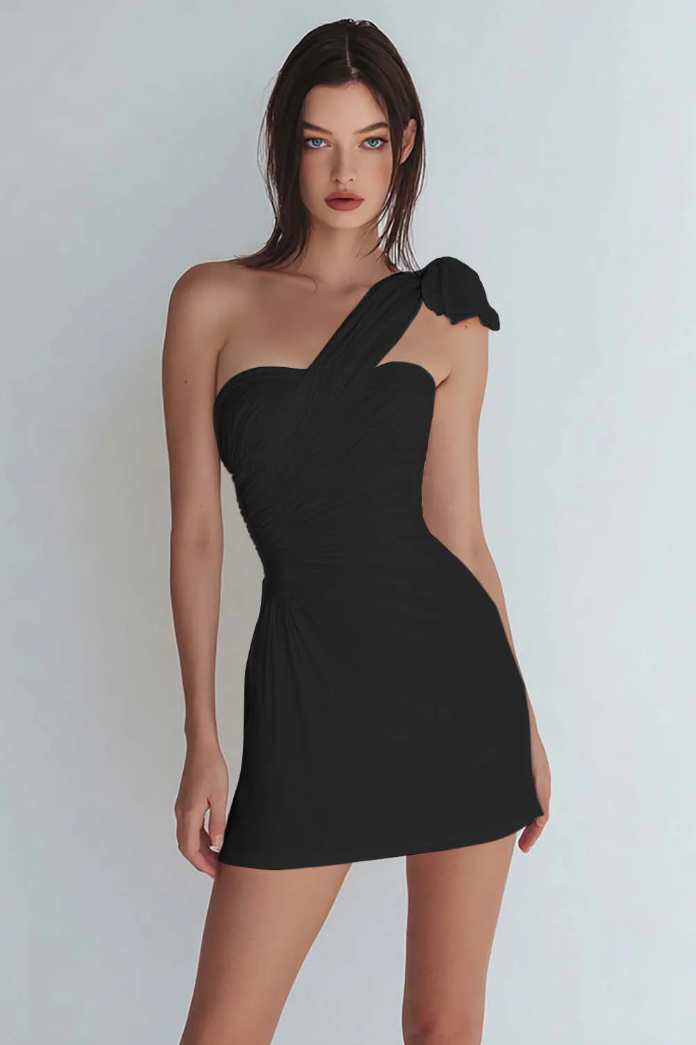 Mała biała sukienka na jedno ramię bodycon z marszczeniami - Image 6