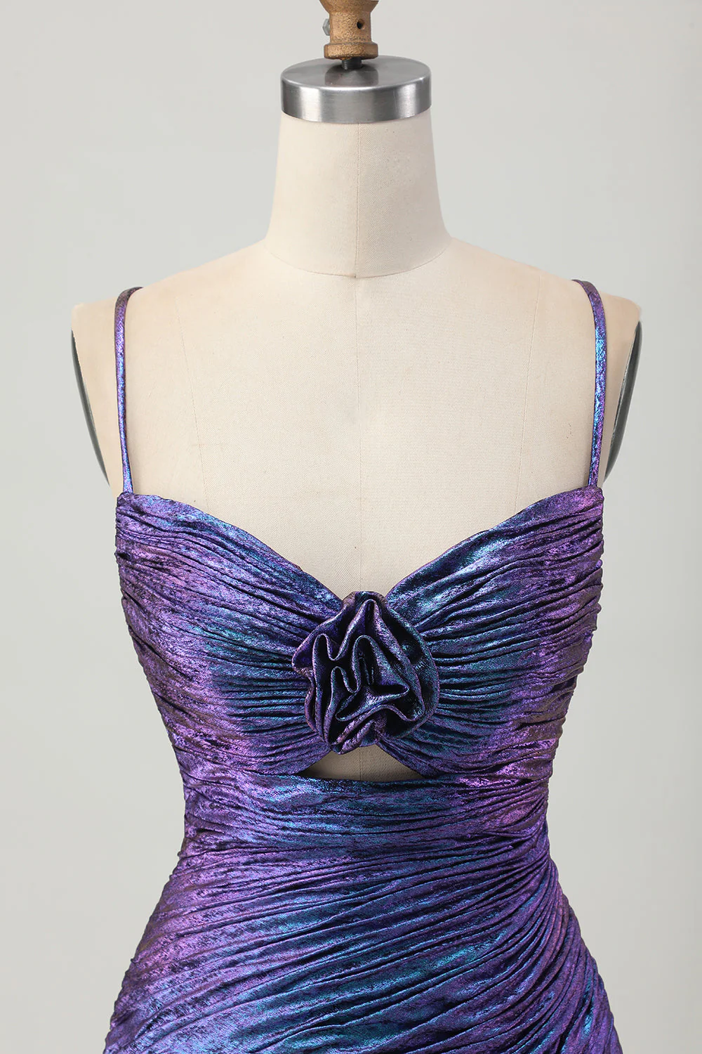 Metaliczna niebiesko-fioletowa sukienka z wycięciem bodycon z falbankami - Image 4