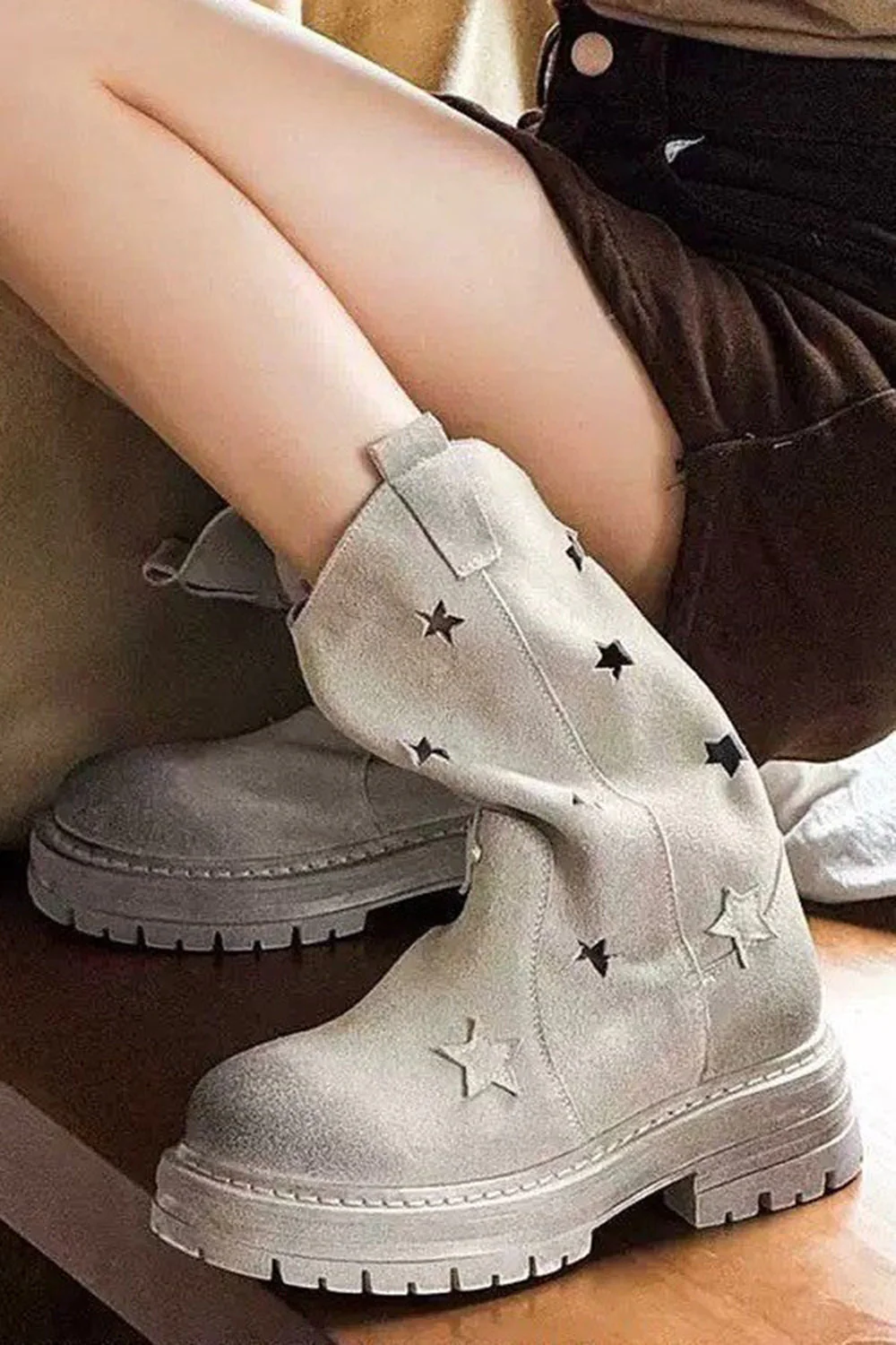 Modne szare buty z okrągłym noskiem na środku łydki - Image 4